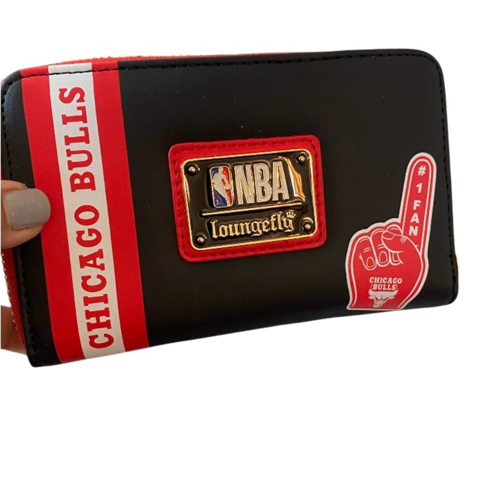 Loungefly Chicago Bulls Wallet - Picture 8 of 14